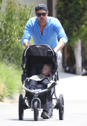 Josh Duhamel - Josh Duhamel - Out and about in Brentwood - May 9, 2015 - 22xHQ IrDMdcsn