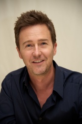 Edward Norton - The Bourne Legacy press conference portraits by Vera Anderson (Beverly Hills, July 20, 2012) - 10xHQ Iyq0IoZ7