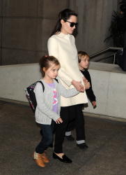 Angelina Jolie - LAX Airport - February 11, 2015 (185xHQ) J2GoftFp