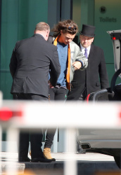 Harry Styles - Leaving Heathrow Airport in London, England - March 3, 2015 - 12xHQ JCzmYHGy
