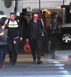 Ryan Gosling - Ryan Gosling - Arriving at LAX Airport in LA - April 17, 2015 - 25xHQ JOBxeiGK