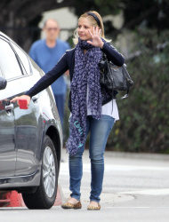 Sarah Michelle Gellar - out and about in Brentwood, 30 января 2015 (28xHQ) JpHfsJP1