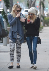 Emma Roberts - Out and about in Beverly Hills, 12 января 2015 (23xHQ) K1cYeVbL