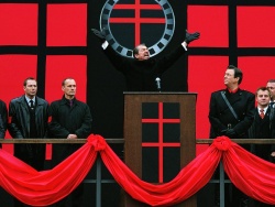 Natalie Portman - постеры и промо стиль к фильму "V for Vendetta («V» значит Вендетта)", 2006 (42xHQ) KEKzWccB