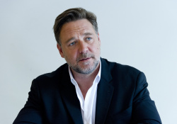Russell Crowe - Russell Crowe - Noah press conference portraits by Magnus Sundholm (Beverly Hills, March 24, 2014) - 17xHQ KaZV0ghs
