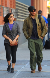 Jonah Hill - Jake Gyllenhaal & Jonah Hill & America Ferrera - Out And About In NYC 2013.04.30 - 37xHQ LB8nFWvn