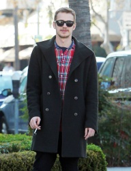 Hayden Christensen - meets some friends for lunch in Beverly Hills, California (January 8, 2015) - 11xHQ Ld2Xz69a