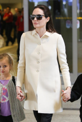 Angelina Jolie - LAX Airport - February 11, 2015 (185xHQ) LwUzDu82