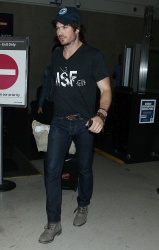 Ian Somerhalder - Arriving at LAX airport in Los Angeles - July 13, 2014 - 17xHQ M0OTItoH