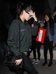 Kendall Jenner - Arriving at LAX airport, 2 января 2015 (55xHQ) MJtBIi0o