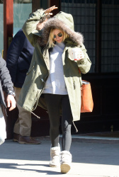 Sienna Miller - Out and about in New York City - February 11, 2015 (30xHQ) MPfb3FZg