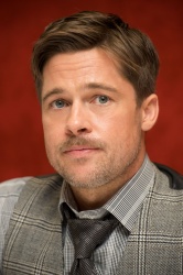 Brad Pitt - The Curious Case of Benjamin Button press conference portraits by Vera Anderson (Los Angeles, December 6, 2008) - 14xHQ MRCZOhSy