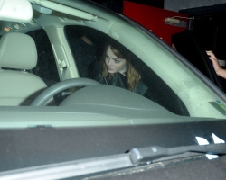 Andrew Garfield - Andrew Garfield & Emma Stone - Leaving an Arcade Fire concert in Los Angeles - May 27, 2015 - 108xHQ N9hyKZlL