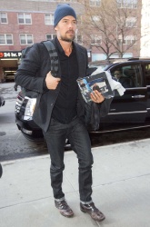 Josh Duhamel - arrives at his TriBeCa Hotel - February 25, 2015 - 9xHQ NBI1ftuJ