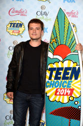 Josh Hutcherson - FOX's 2014 Teen Choice Awards in Los Angeles (2014.08.10) - 33xHQ NDycVIvt