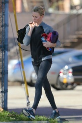 Charlize Theron - spotted leaving yoga class - January 23, 2015 - 23xHQ NYuEo13Y