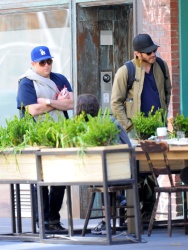 Jake Gyllenhaal & Jonah Hill & America Ferrera - Out And About In NYC 2013.04.30 - 37xHQ O0LjnS8y