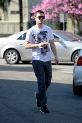 Nicholas Hoult - stopped for a quick coffee break in LA - March 17, 2015 - 9xHQ PACqzJcE