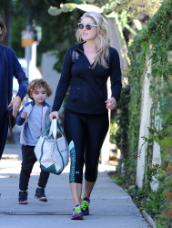 Ali Larter - Out and about in West Hollywood - February 24, 2015 (8xHQ) PrGk2kEW