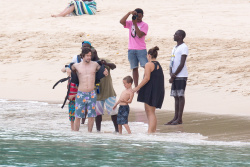 Mark Wahlberg - and his family seen enjoying a holiday in Barbados (December 26, 2014) - 165xHQ Q4esqOr3