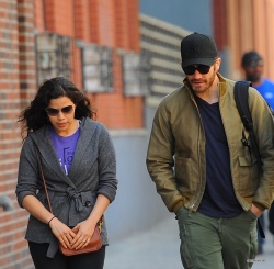 Jake Gyllenhaal & Jonah Hill & America Ferrera - Out And About In NYC 2013.04.30 - 37xHQ QCzbPWBn