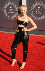 Miley Cyrus - 2014 MTV Video Music Awards in Los Angeles, August 24, 2014 - 350xHQ QV2aKb9n