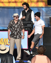 Zac Efron & Robert De Niro - On the set of Dirty Grandpa in Tybee Island,Giorgia 2015.04.30 - 140xHQ QfBDOhMS
