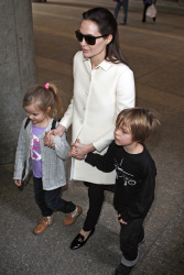 Angelina Jolie - LAX Airport - February 11, 2015 (185xHQ) QjHO0izE