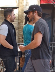 Jake Gyllenhaal - Shopping At The Grove In Los Angeles 2015.04.26 - 11xHQ QxgUsntH