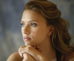 Scarlett Johansson - "Scoop" press conference portraits by Armando Gallo (New York, July 9, 2006) - 39xHQ RBoxzNPm