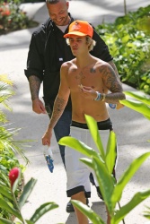 Justin Bieber - out in Hawaii, April 8, 2015 - 9xHQ RSI2gwi1