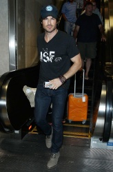 Ian Somerhalder - Arriving at LAX airport in Los Angeles - July 13, 2014 - 17xHQ RlnLpEOr