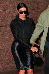 Kim Kardashian and Kanye West - Out and about in New York City, 8 января 2015 (54xHQ) S0PAINvL