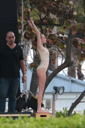Amanda Seyfried - On the set of a photoshoot in Miami - February 14, 2015 (111xHQ) T8wxbwLI