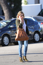 Sarah Michelle Gellar - Out and about in LA, 21 ноября 2014 (43xHQ) TKZGPx85