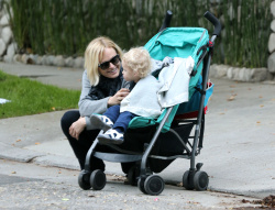 Malin Akerman - Malin Akerman - Out with her son in LA- February 20, 2015 (25xHQ) TR4m3KCe