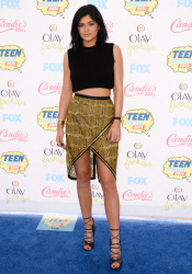 Kendall & Kylie Jenner - At the FOX's 2014 Teen Choice Awards, August 10, 2014 - 115xHQ TZf9VbtW