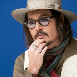 Johnny Depp - "The Tourist" press conference portraits by Armando Gallo (New York, December 6, 2010) - 31xHQ Tc0PnVUx