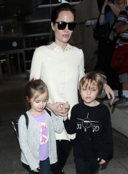 Angelina Jolie - LAX Airport - February 11, 2015 (185xHQ) TclgPHlw