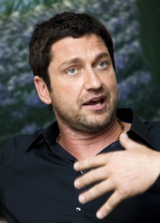 Gerard Butler - Gerard Butler - "The Ugly Truth" press conference portraits by Armando Gallo (Los Angeles, July 19, 2009) - 15xHQ Tspu9PFq