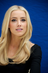 Amber Heard - The Rum Diary press conference portraits by Vera Anderson (Beverly Hills, October 13, 2011) - 10xHQ U7uw3MNS