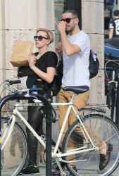 Scarlett Johansson - Out and about in Venice, CA - February 1, 2015 - 33xHQ Vtpc9qcm