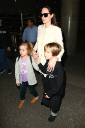 Angelina Jolie - LAX Airport - February 11, 2015 (185xHQ) WKiOeJTO