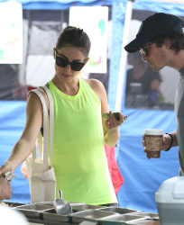 Ian Somerhalder & Nikki Reed - at the farmer's market in Sherman Oaks (July 20, 2014) - 152xHQ WiPfDmQL