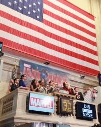 Robert Downey Jr. - Rings The NYSE Opening Bell In Celebration Of "Iron Man 3" 2013 - 24xHQ WrCKDFsr