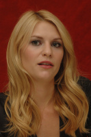 Клэр Дэйнс (Claire Danes) Me And Orson Welles Press Conference 2009 by Yoram Kahana - 10xHQ XlOcI10j