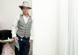 Johnny Depp - "Public Enemies" press conference portraits by Armando Gallo (Chicago, June 9, 2009) - 27xHQ YawI4rR4