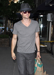 Ian Somerhalder - spotted doing some grocery shopping in NYC - May 17, 2012 - 9xHQ ZIkjz57e
