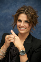 Stana Katic - Castle press conference portraits by Vera Anderson (Los Angeles, April 9, 2010) - 10xHQ AyLwrmCp