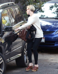 Scarlett Johansson - Out and about in LA - February 19, 2015 (28xHQ) BKiaNNno